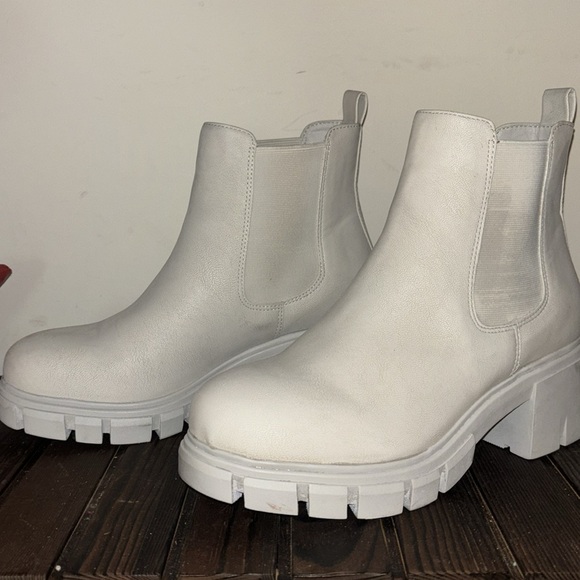 Ivory Booties - Picture 2 of 5